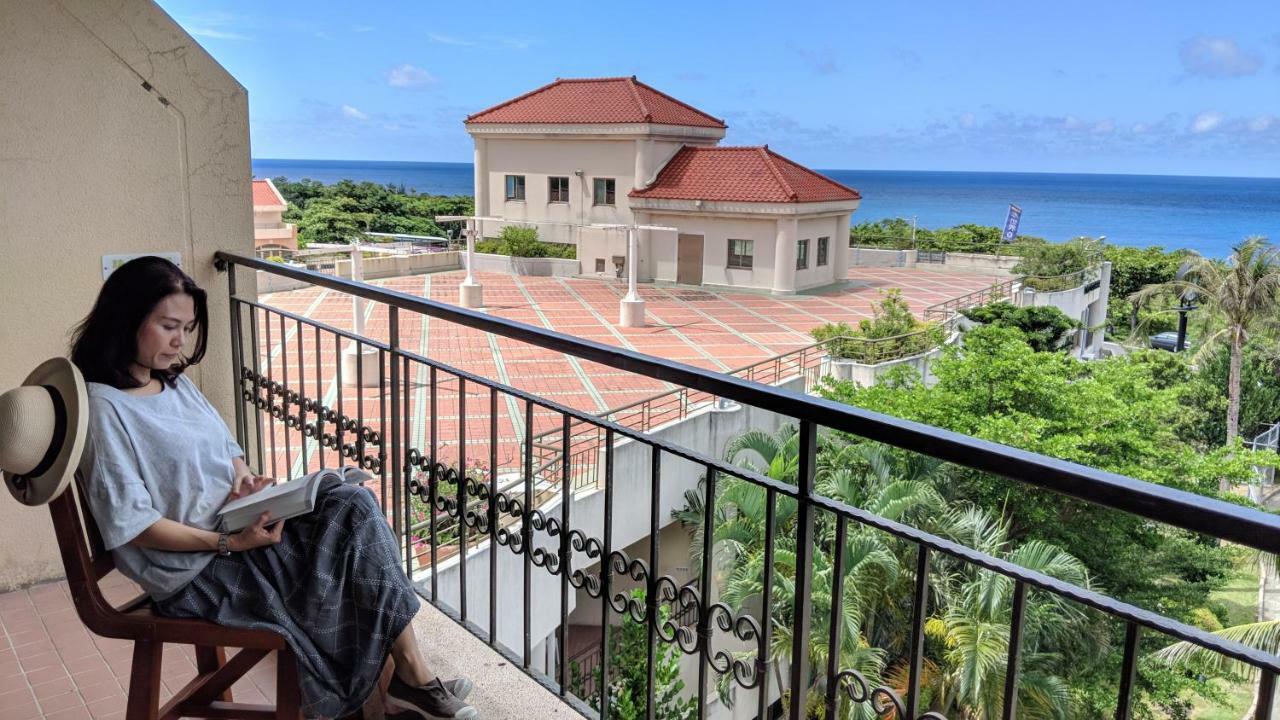 Howard Beach Resort Kenting Exterior foto A balcony in Okinawa, Japan